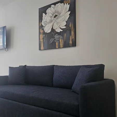Mackenzie Luxurious لارنكا