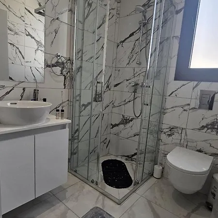 Mackenzie Luxurious
