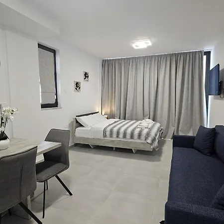 Mackenzie Luxurious